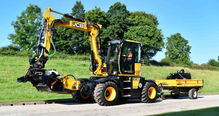 JCB Wheeled Excavator towing trailer