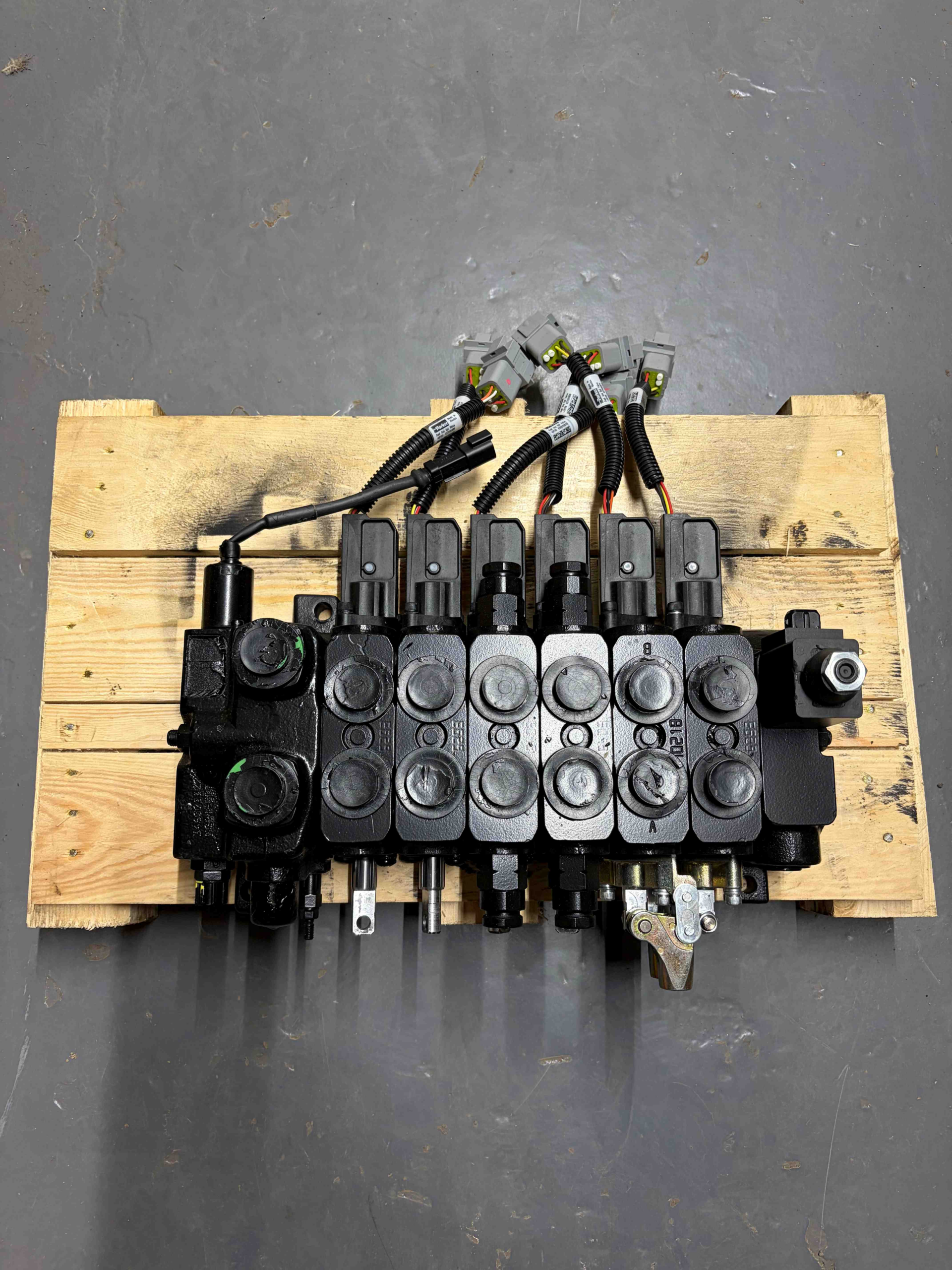 CONTROL VALVE BLOCK 5AH E